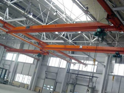 À quelles conditions l'utilisation de la grue doit-elle satisfaire