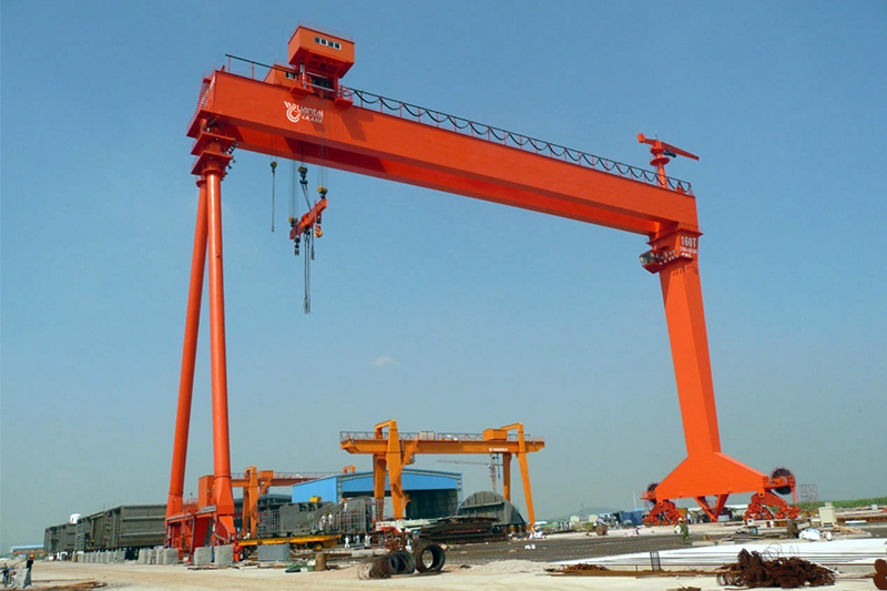 Grue portique de chantier naval