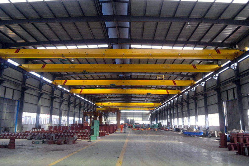 Ponts roulants utilisés dans l'atelier de fabrication de tuyaux