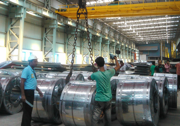 Ponts roulants servant dans l'usine de bobines d'acier